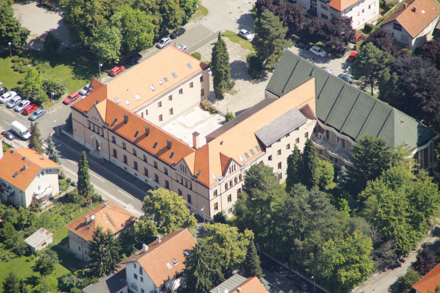 Dominikanski samostan i crkva na Trgu Augustina Kažotića u Željezničkoj koloniji